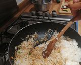 Foto langkah ke 5 dari resep Nasi Goreng Mirip2 Resto Solaria.