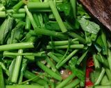 Foto langkah ke 2 dari resep Cah kangkung simple.