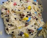 Foto del passaggio 1 della ricetta Biscottone con cioccolato,M&M's e frutta secca
