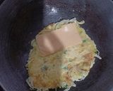 Foto langkah ke 3 dari resep Omelet Kol dan Keju.
