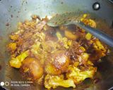 A picture of step 3 of Gobhi Aloo.