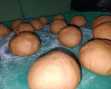 Foto langkah ke 4 dari resep Donat Menul Empuk,Donat Kopi😍.