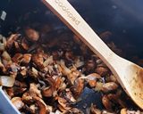 Une image de l'étape 1 de Conchiglionis aux champignons 🍄 et aux épinards.