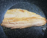 Foto del paso 3 de la receta: Trucha asalmonada a la plancha
