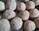 A picture of step 3 of Mix flour laddu.