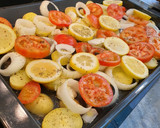 Foto del paso 2 de la receta: Patatas al horno con verduritas (guarnición)