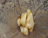 Foto del paso 2 de la receta: Smoothie yogur de vainilla-dátiles-pera