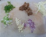 Foto langkah ke 1 dari resep Nasi Goreng Ayam.