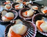 A picture of step 1 of Zamburiñas (small scallops) Galician style.
