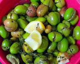 Foto del paso 6 de la receta: Aceitunas gordales en un aliño de hierbas aromáticas infusionada
