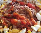Foto del paso 2 de la receta: Ensalada de pimientos rojos, berenjenas, atún y huevo duro