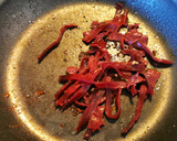 Foto del paso 6 de la receta: Vieiras y cecina con guarnición de guisantes salteados