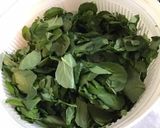 Une image de l'étape 2 de Salade de cresson à l'ugli, pomme, oignon rouge et basilic pourpre.