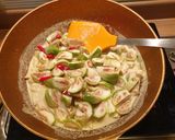 รูปขั้นตอนการทำที่ 4 ของ ขนมจีนข้าวกล้อง แกงเขียวหวานไก่นมจืด