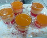 A picture of step 6 of Custard strawberry jelly with peach sauce.