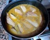 Foto del paso 12 de la receta: Bonito en salsa de dos tipos de cebollas, pimiento y azafrán