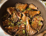 Foto del paso 3 de la receta: Setas Shiitake caramelizadas en salsa de soja