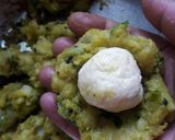 A picture of step 5 of Cheesy Vada Pav.