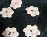 A picture of step 5 of Flower shape mathri.