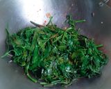 Foto langkah ke 3 dari resep Tumis Tauco Kangkung Tahu.