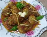 A picture of step 1 of Dhaba Style Chiken Karahi.
