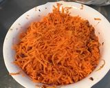 Une image de l'étape 5 de Salade de batavia rouge,carottes,oignon rouge et ail séché.