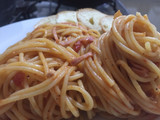 Pastas con jamón y salsa napolitana
