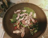 Foto langkah ke 2 dari resep Tumis Cumi Asin Cabai Hijau.