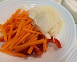 Foto del paso 1 de la receta: Fideos con pollo agridulce y verduras salteadas