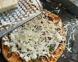 आटा पिज़्ज़ा (Atta Pizza recipe in Hindi) रेसिपी चरण 4 फोटो