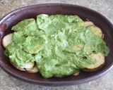 Foto del paso 1 de la receta: Patatas al pesto gratinadas