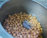 A picture of step 1 of Amritsari Chana Masala.