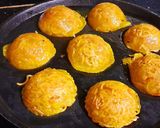 Hình bước làm 2 của món Bánh khọt mì tôm
