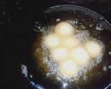 गुलाबजामुन मिश्रण के गुलाबजामुन (Gulabjamun mishran ke gulabjamun recipe in hindi)) रेसिपी चरण 5 फोटो