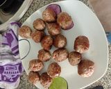 Foto del paso 2 de la receta: Albóndigas en salsa de la abuela y patatas al horno