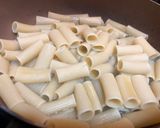 Hình bước làm 1 của món Mì Rigatoni Bò Sốt Kem Nấm / Creamy Beef Mushroom Stroganoff Rigatoni 🇷🇺