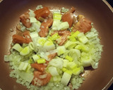 Foto del paso 2 de la receta: Filetes de merluza con gambones en salsa marinera