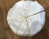 Foto del paso 2 de la receta: Camembert frito con mermelada de frambuesa
