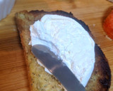 Foto del paso 2 de la receta: Tosta con burrata, manzana y frutos secos