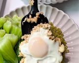 รูปขั้นตอนการทำที่ 3 ของ มาม่าผักผัดอกไก่ไข่ดาว