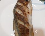 Foto langkah ke 3 dari resep Ikan goreng saus asam pedas.