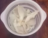 Foto langkah ke 2 dari resep 174: Tumis Jamur Cumi Asin Lombok Ijo.