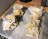 Une image de l'étape 8 de Bricks en aumônières au thon pesto tomates jaunes et oignon.