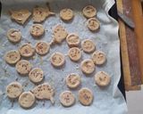 Teljes kiörlésű túrós sós keksz recept fázis 3 fotója