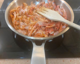 Foto del paso 2 de la receta: Arroz de gamba roja y chipirones