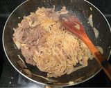 蒜味洋蔥牛肉炒麵的食譜步驟4照片