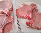 Foto del paso 2 de la receta: Porciones de chuleta de cerdo con patatas y verduras