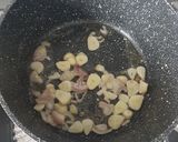 A picture of step 2 of Mee Goreng.