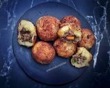 A picture of step 3 of Stuffed potato balls.