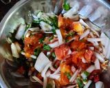 टोमॅटो तडका कोशिंबीर (Tomato Tadka Koshimbir Recipe In Marathi) रेसिपी स्टेप 3 फोटो
